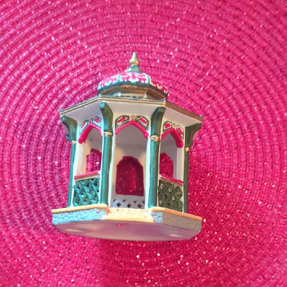 LEMAX Porcelain Victorian Gazebo 1996 Edition